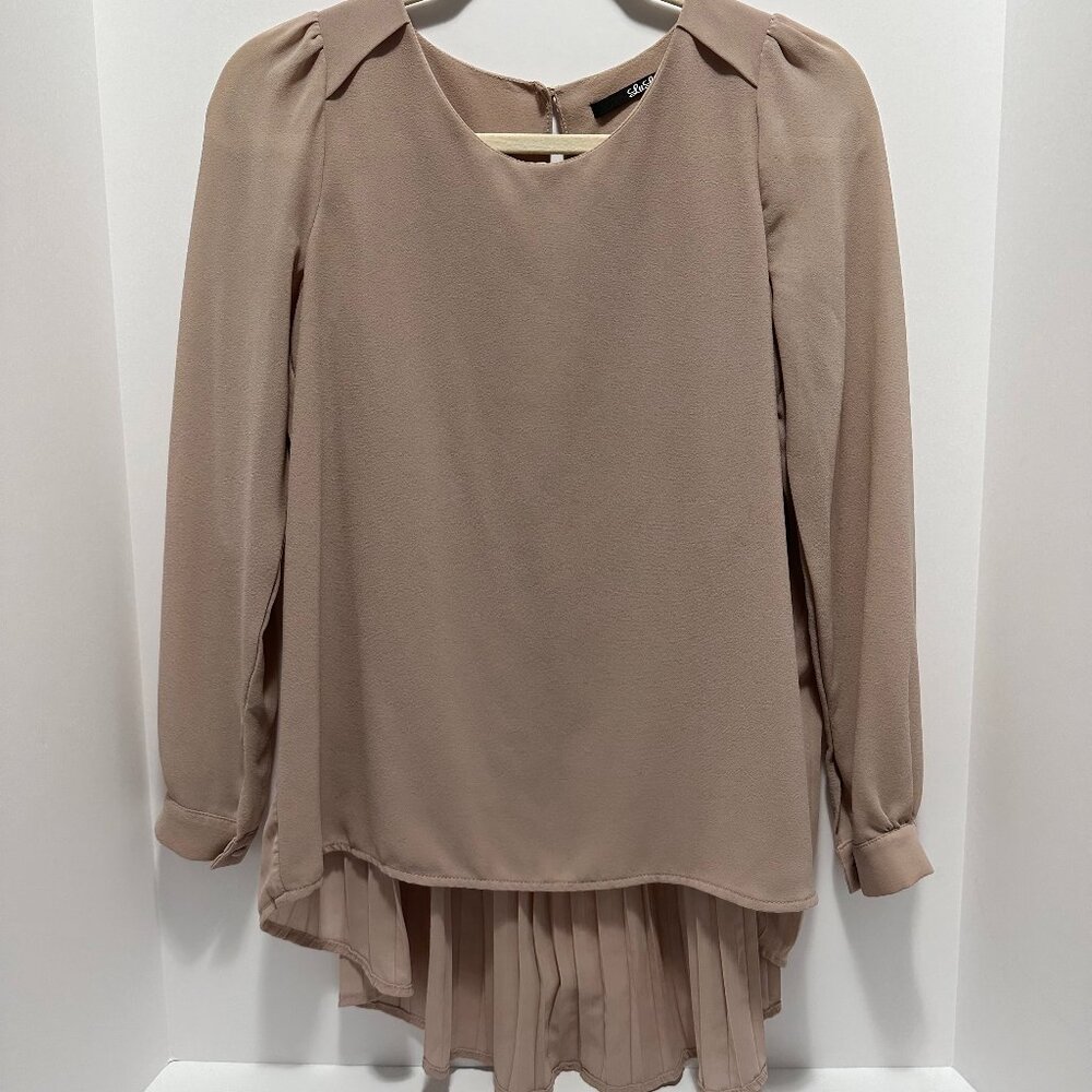 LULU'S Women's Beige Long Sleeve Blouse with High-low Hem and Pleated Back